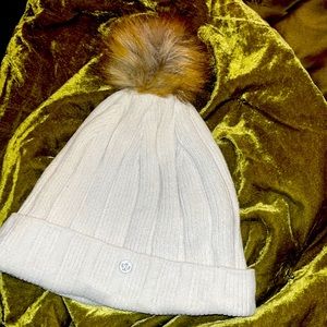 Lululemon Pom Pom beanie